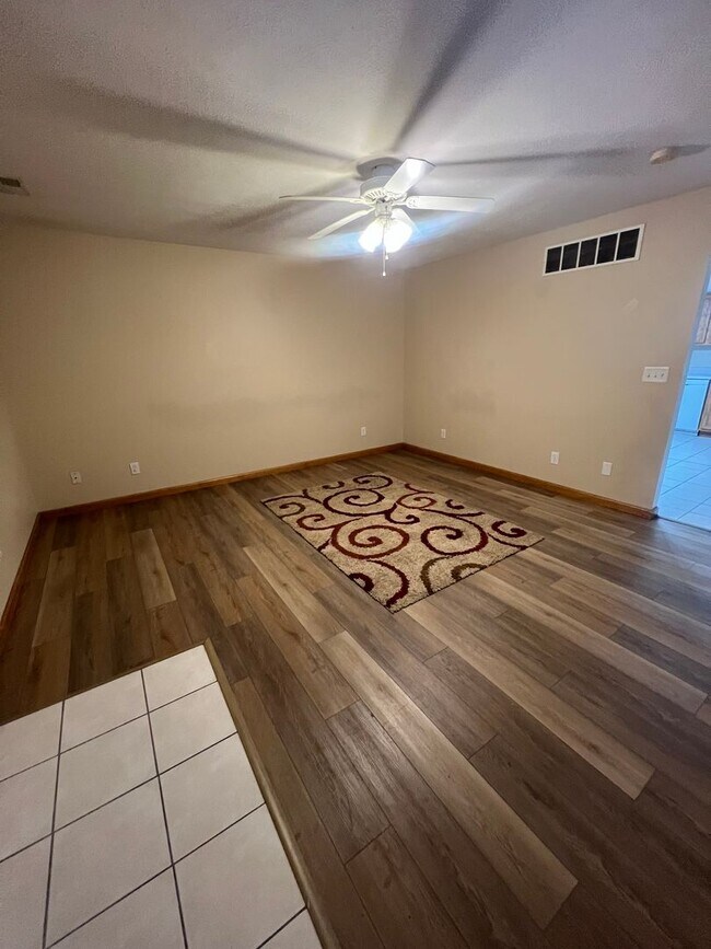 Foto del edificio - Move in ready 2 bedroom 1.5 bath Chatham Townhouse