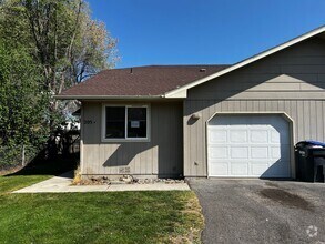 Building Photo - 205 Valleyview Ave