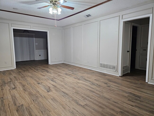 Photo - "Charming 3-Bedroom Duplex With Private Courtyard Near DFW Airport! Apartment