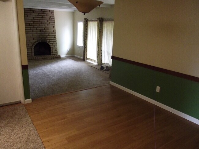 Foto del edificio - SHOWING SUNDAY 7/14 @ 5PM