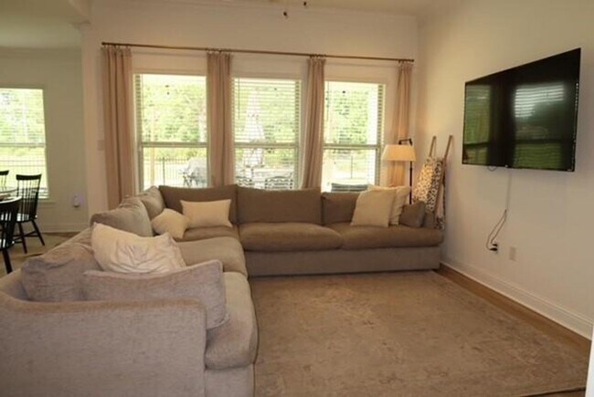 Foto del edificio - Golf Course and Pond Views