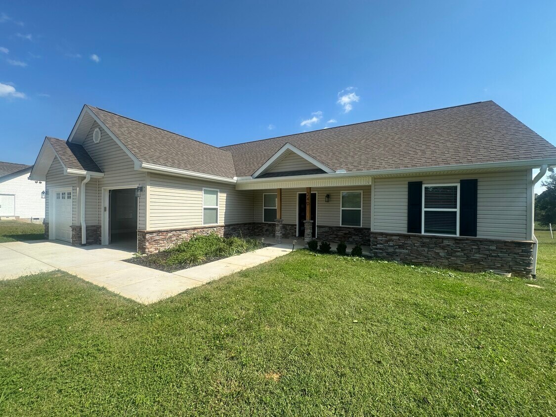 Primary Photo - 240 Thompson Rd