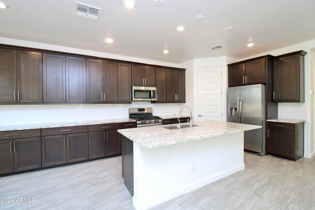 Building Photo - 1045 E Thompson Way