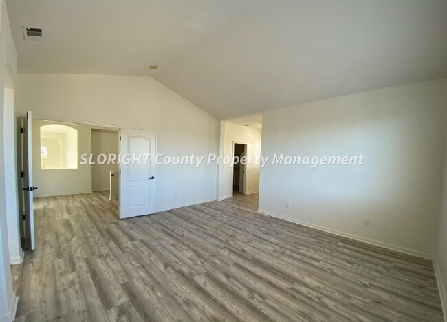Foto del edificio - AVAILABLE NOW - Executive Style Santa Maria Home with 4 Bedrooms & 2.5 Bathrooms