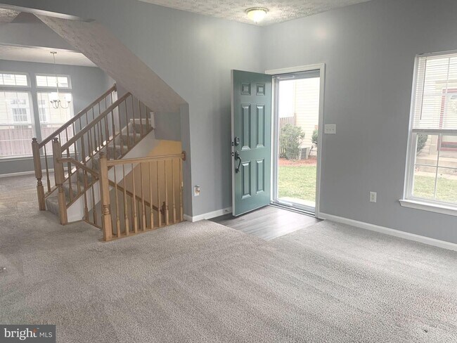 Building Photo - Beautiful 3bd 2/2bth duplex with attached ...
