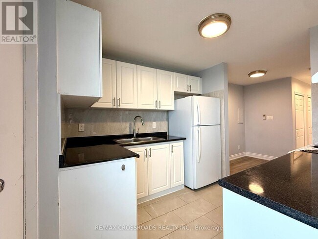 Photo du bâtiment - 363 Lakeshore Rd E