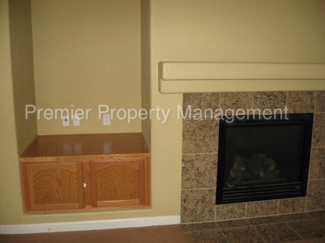 Building Photo - 1760 Dover Cir