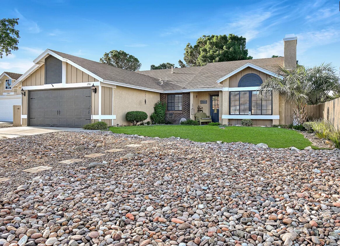 Primary Photo - 1741 Viridan Ave