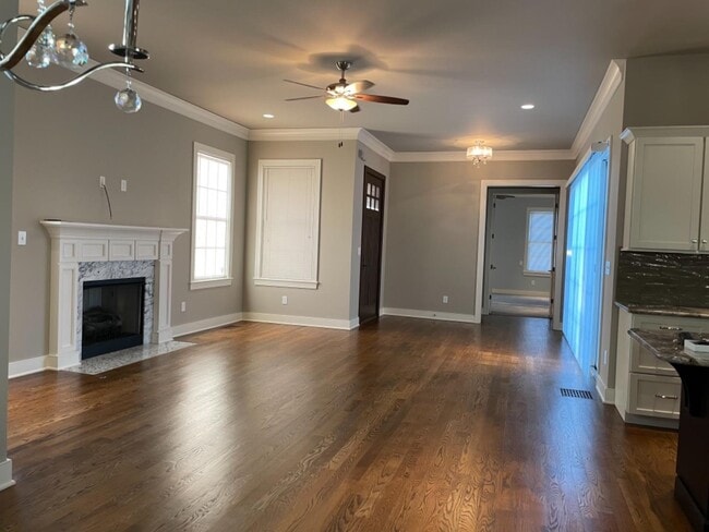 Building Photo - 3423 Country Club Dr