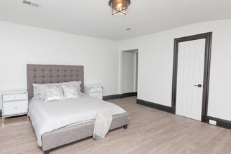 The Lyn at 608 Cathedral Street photo'