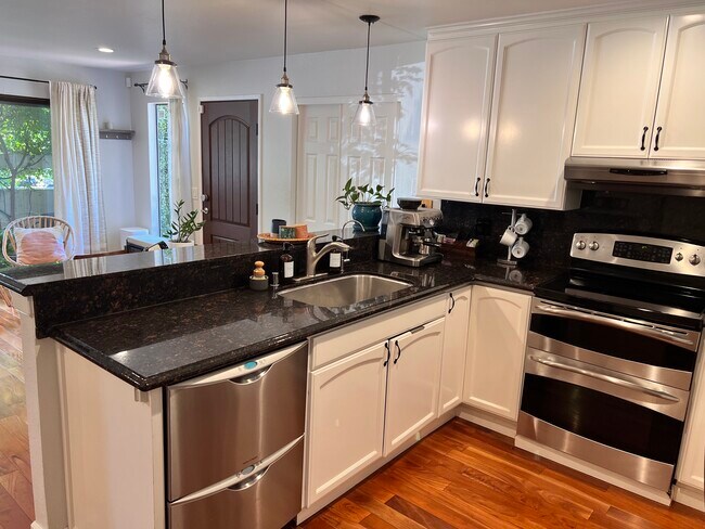 Building Photo - 509 Sierra Vista Ave