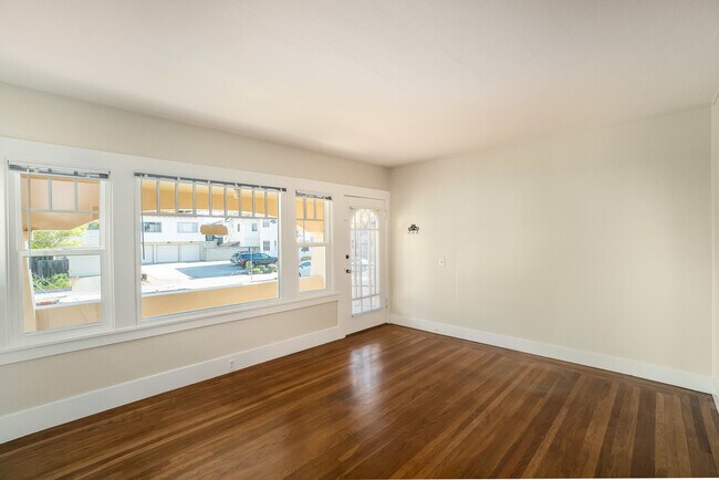 Building Photo - 3108 Santa Clara Ave