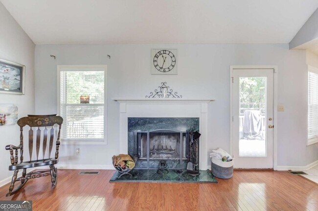 Foto del edificio - 3314 Banks Mountain Dr