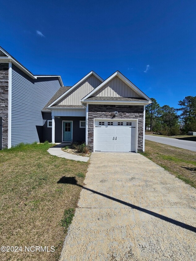 200 N Stingray Ln, Sneads Ferry, NC 28460 Townhome Rentals in Sneads Ferry NC
