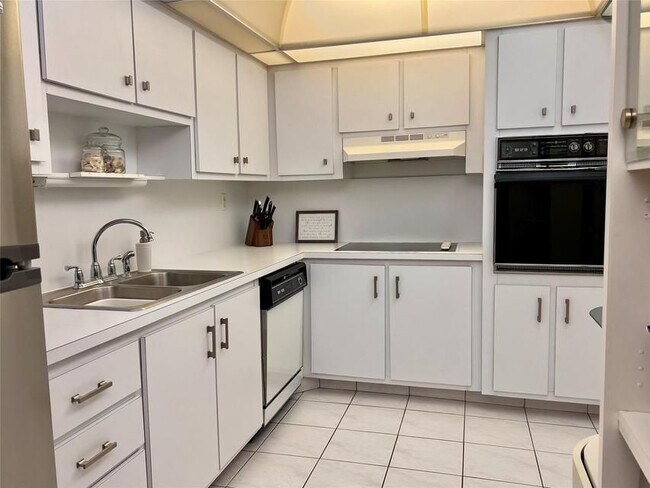 Building Photo - 4250 Galt Ocean Dr
