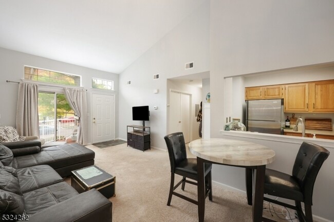 Foto del edificio - 28 Spruce Ct