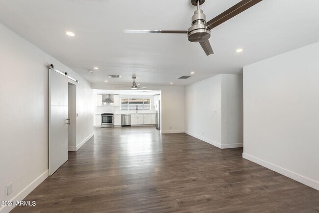 Building Photo - 632 N 74th Pl