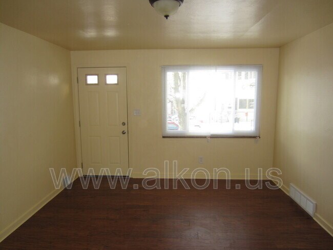 Foto del edificio - 4785 Yew St