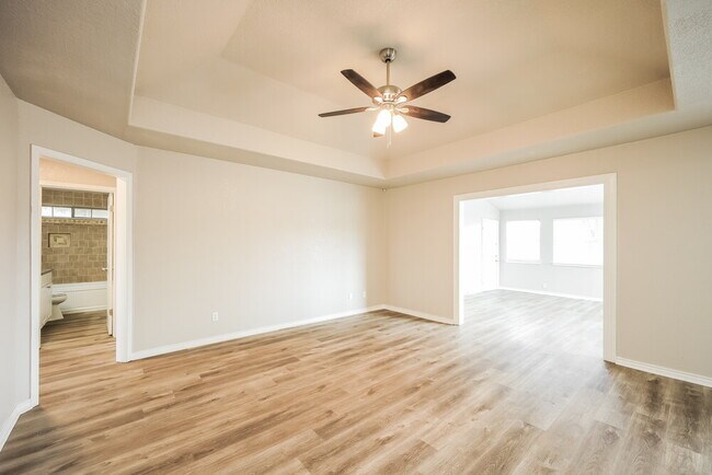 Building Photo - 819 Hueco Dr