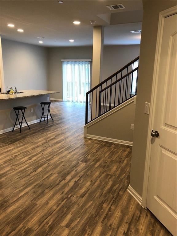 Foto del edificio - 516 E Slaughter Ln