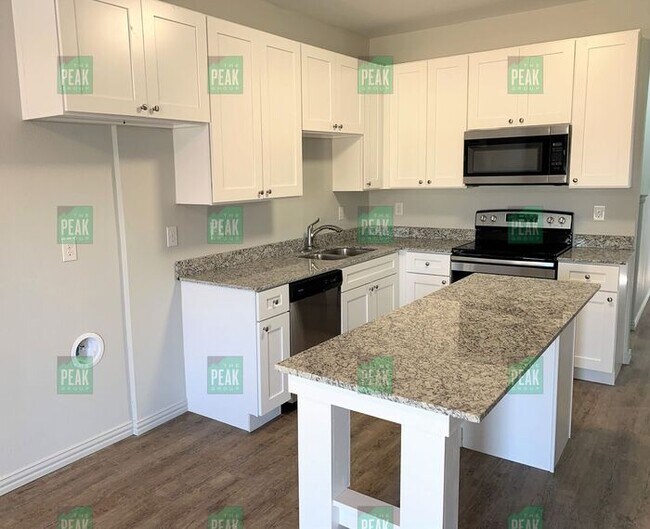 Building Photo - Move-In Special - Sign a lease by 11/15 an...