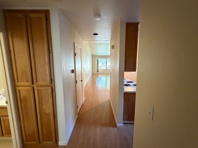 Building Photo - North Davis Charming 2 Bed 1 Bath - Available August 2026