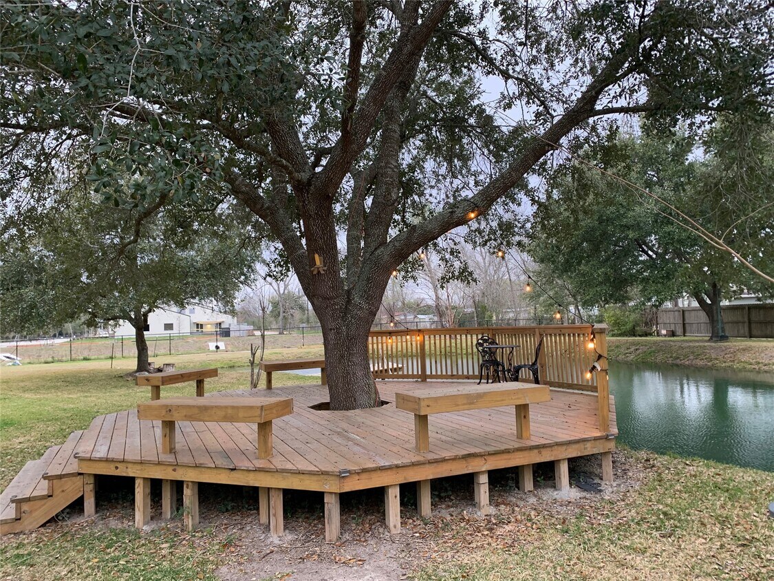 Building Photo - 9706 Camelots Ct