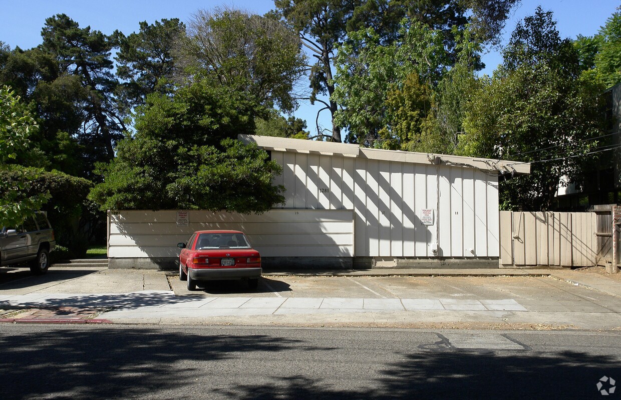 Building Photo - 1281 Mills St