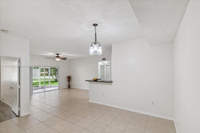 Building Photo - 6952 SW 39th St