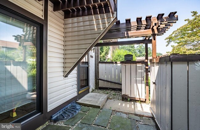 Building Photo - 1504 Linden Way