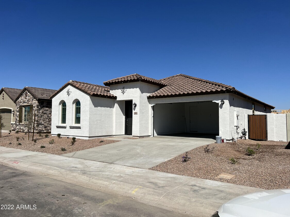 Primary Photo - 208 E Leo Pl