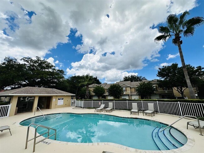 Foto del edificio - 200 Sterling Springs Ln