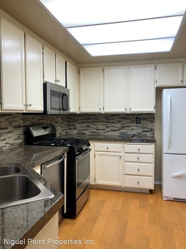 Building Photo - 2 br, 1.5 bath House - 25061 Calle Playa #C