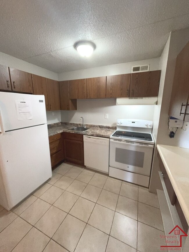 Building Photo - 915 S Seminole Dr