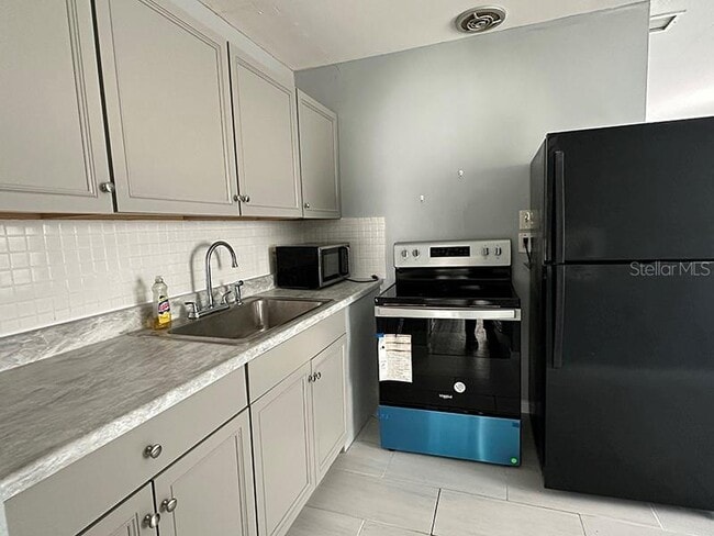 Building Photo - 1481 Drew St