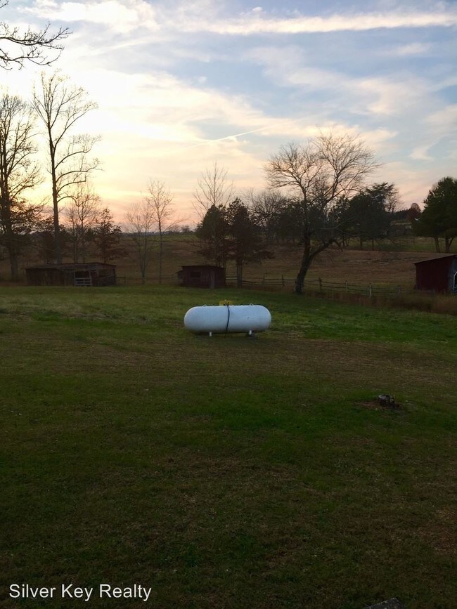 Building Photo - 3 br, 1.5 bath House - 129 County Road 335