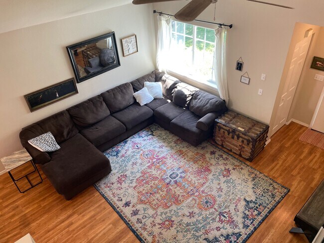 Building Photo - 2611 Daisy Dr