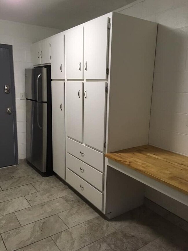Foto del edificio - Studio Apartment - Available August 18th (...