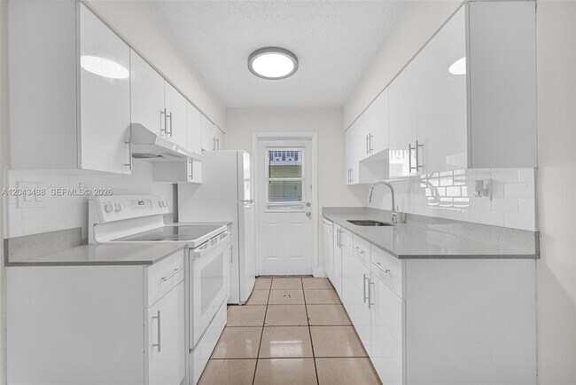 Foto del edificio - 861 SW 74th Terrace