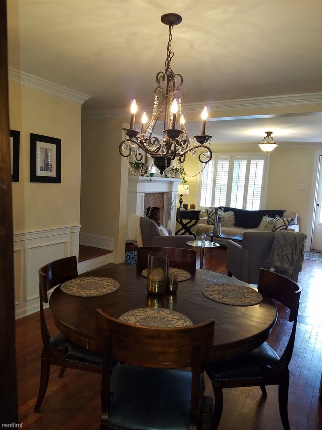 Building Photo - 4 br, 2.5 bath House - 515 Roslyn Pl