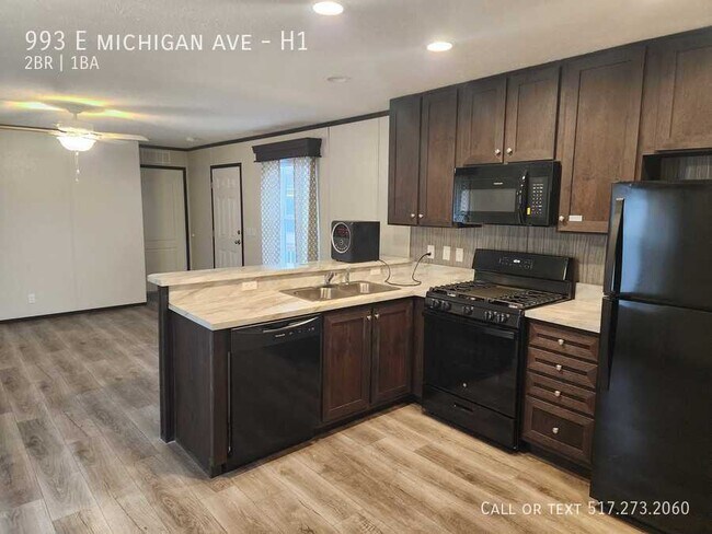 Foto del edificio - 993 E Michigan Ave