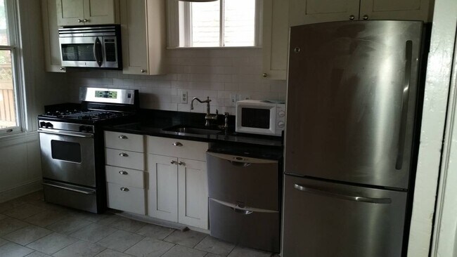 Foto del edificio - 311 E 31st St