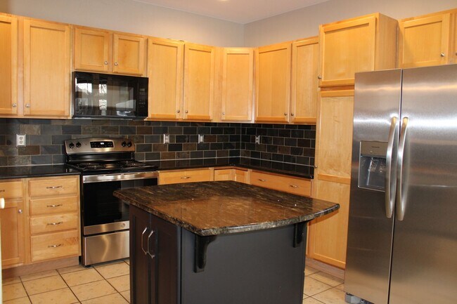 Building Photo - Room to Live, Work & Relax | Spacious 3 Bedroom Home
