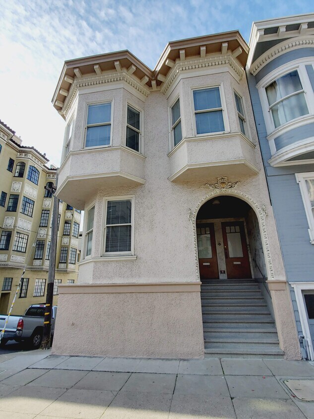 Primary Photo - 1733 Jones St