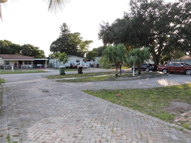 Foto del edificio - 551 E 39th St