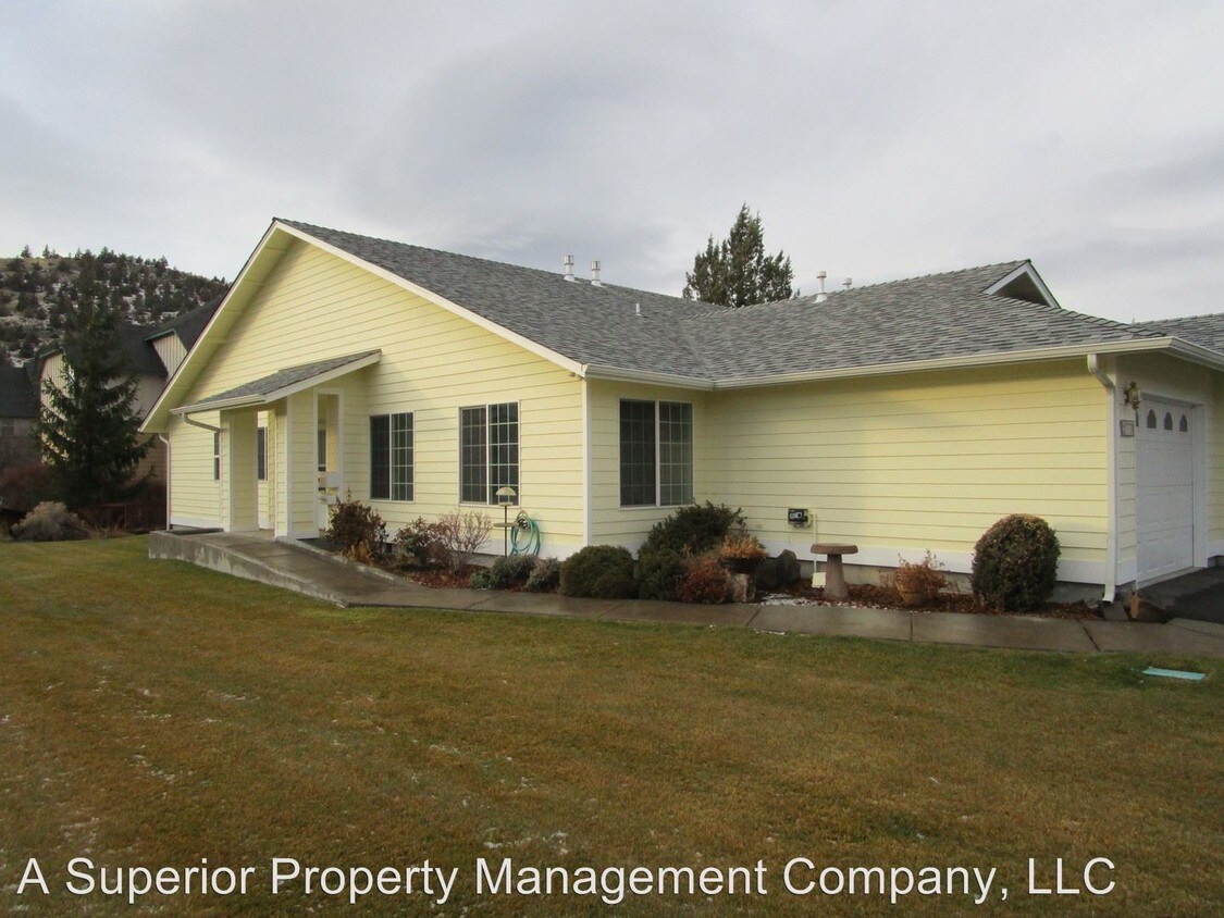 Primary Photo - 773 NE Savannah Dr