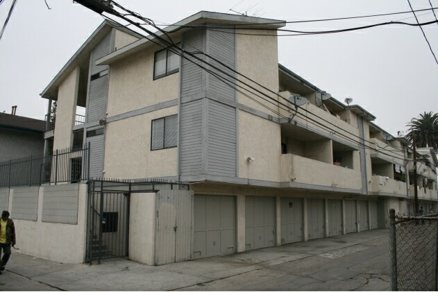 Foto del edificio - 336 E 8th St