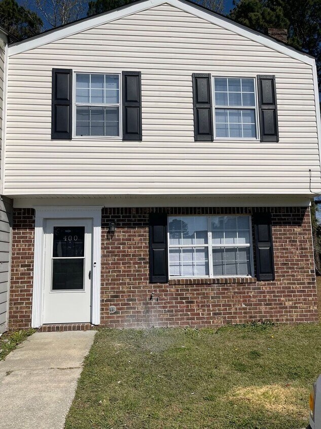 Primary Photo - 3 bedroom, 1.5 bath Townhouse