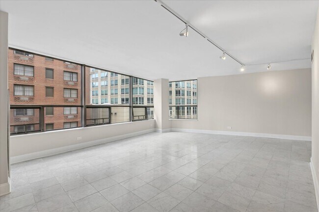 Foto del edificio - 110 E Delaware Pl