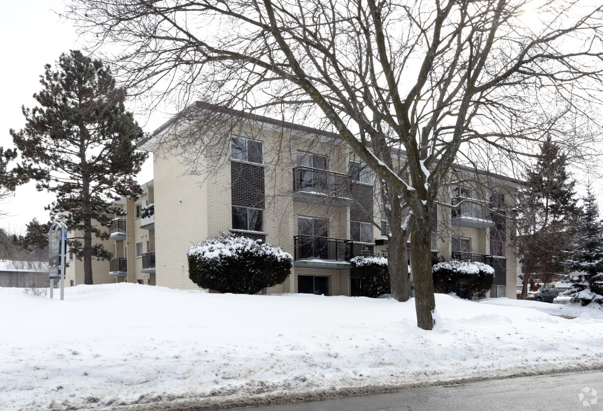 Building Photo - 99 Westwood Dr